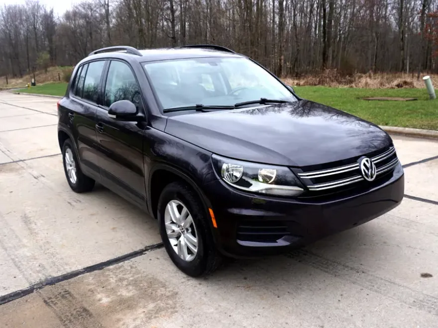 2016 Volkswagen Tiguan S photo 1