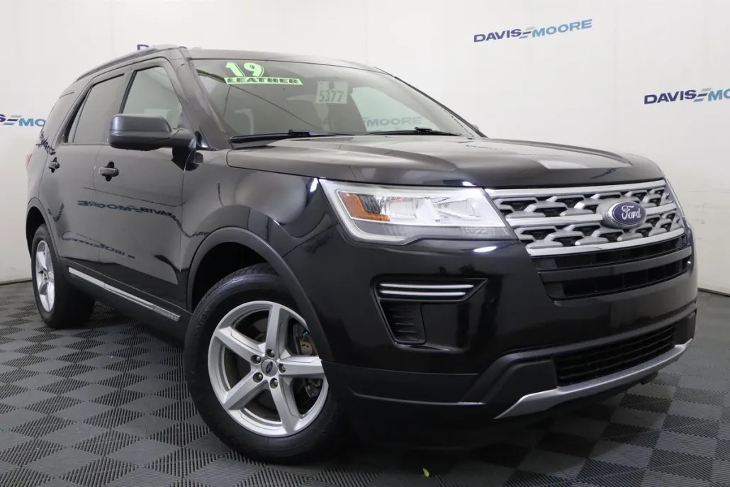 2019 Ford Explorer XLT photo 1