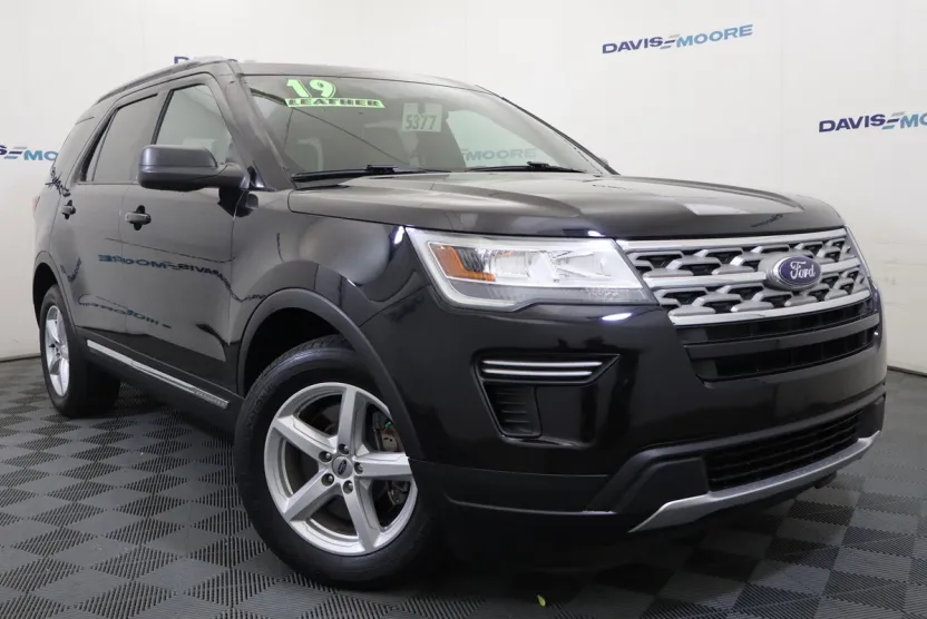 2019 Ford Explorer XLT photo 1