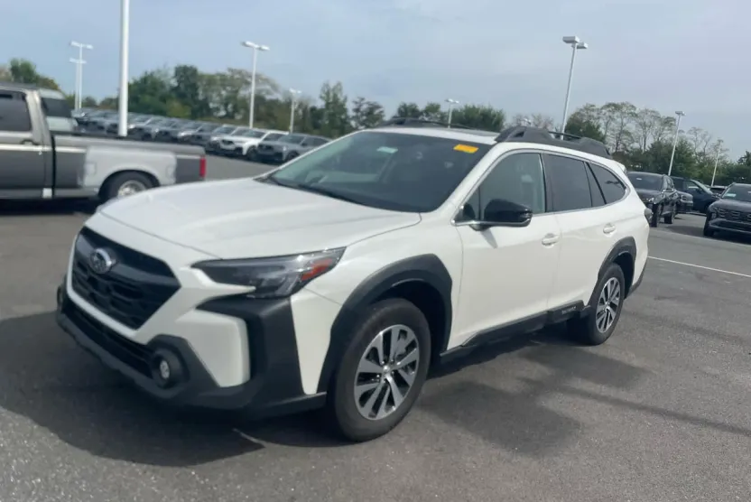 2023 Subaru Outback Premium photo 1
