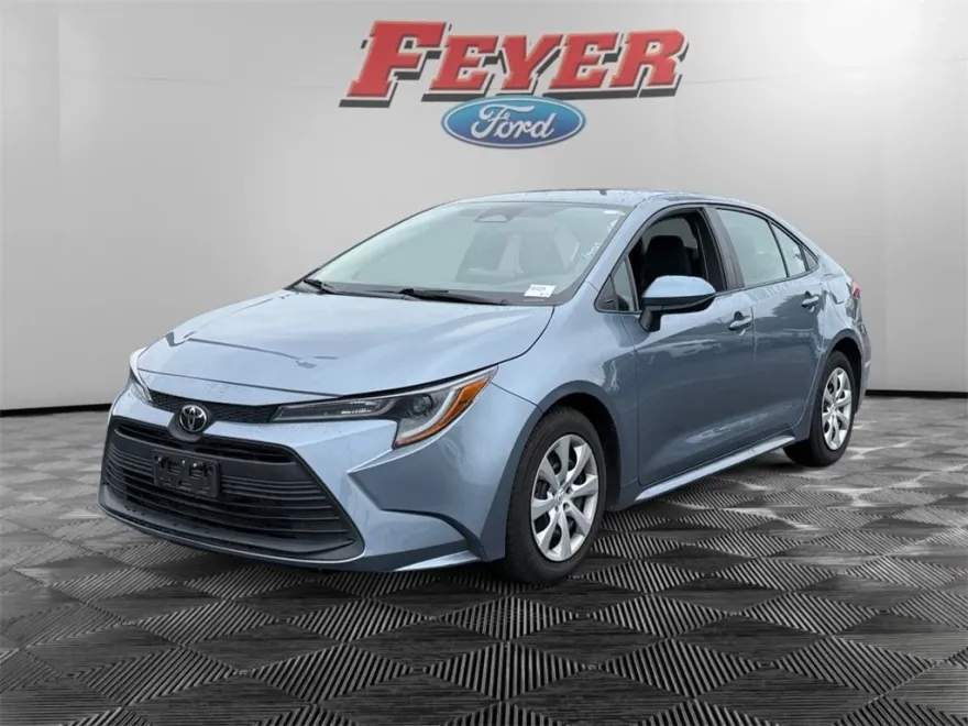 2023 Toyota Corolla LE photo 1
