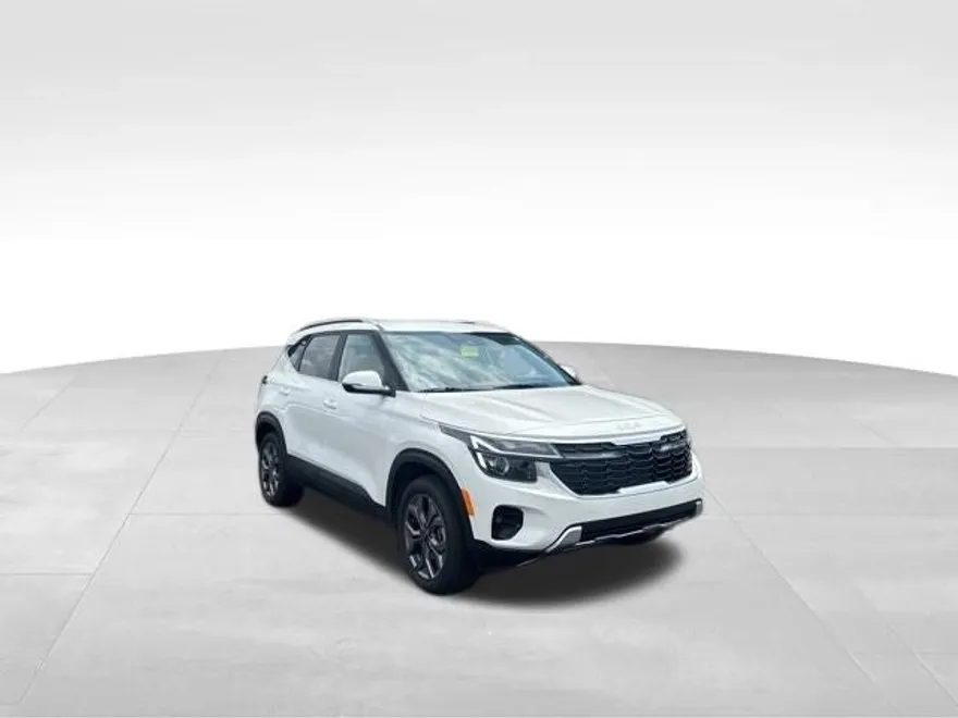 2024 Kia Seltos S photo 1