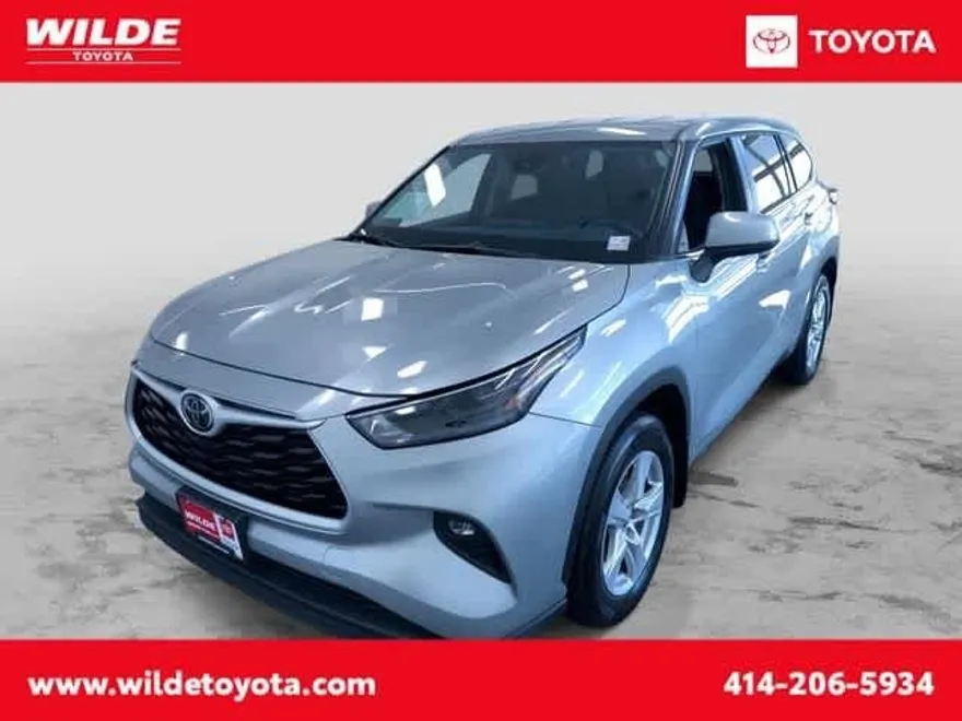 2024 Toyota Highlander LE photo 1