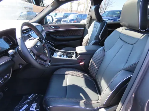 2025 Jeep Grand Cherokee Summit photo 4