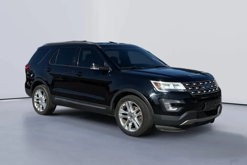 2016 Ford Explorer XLT photo 1