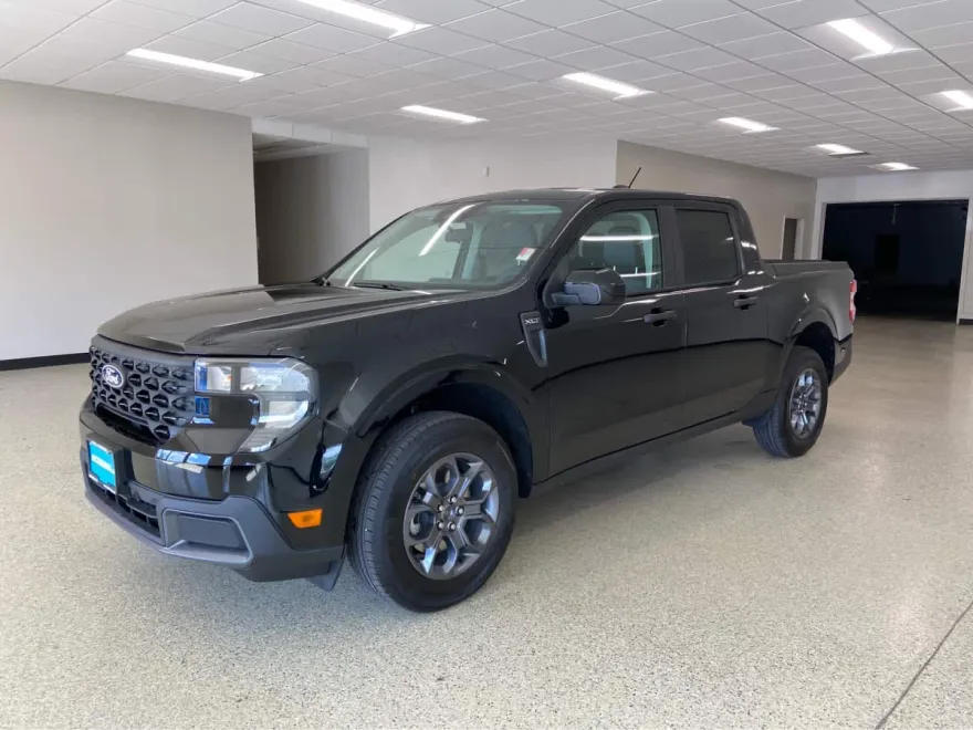 2025 Ford Maverick XLT photo 1