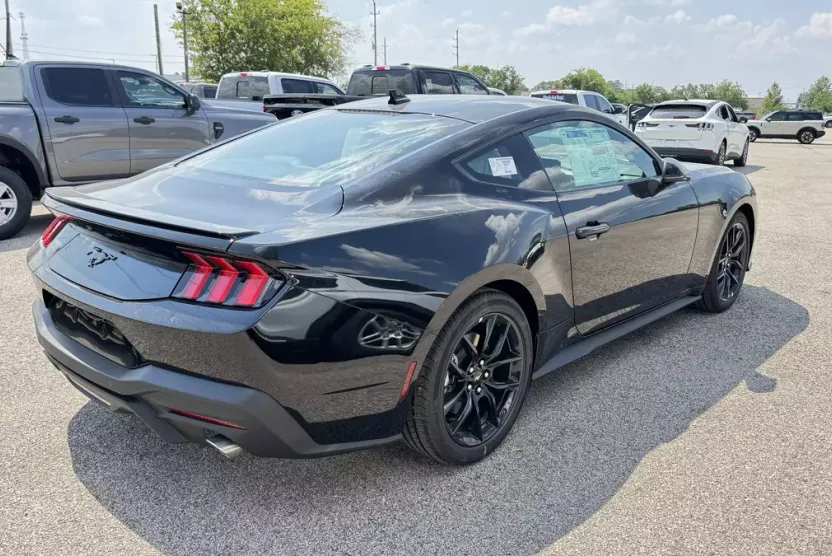 2025 Ford Mustang EcoBoost Premium photo 1