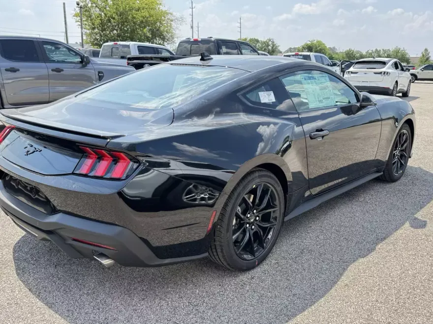 2025 Ford Mustang EcoBoost Premium photo 1