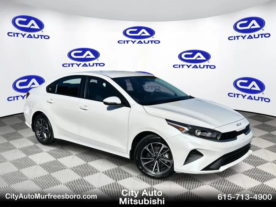 2023 Kia Forte LXS photo 1