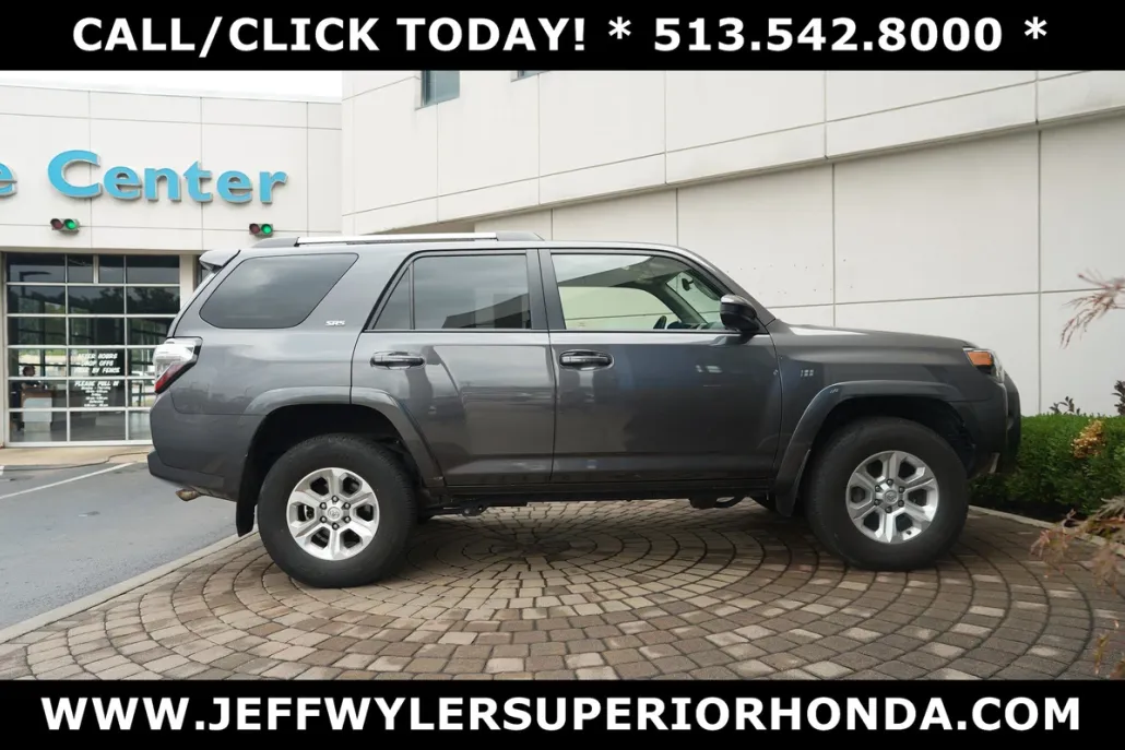 2019 Toyota 4Runner SR5 photo 1