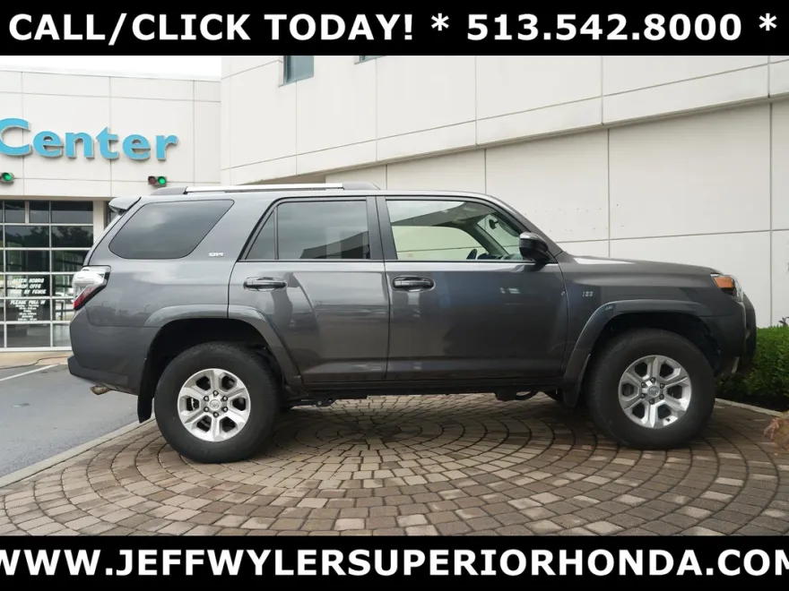 2019 Toyota 4Runner SR5 photo 1
