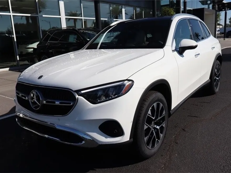 2025 Mercedes Benz GLC 350e photo 2