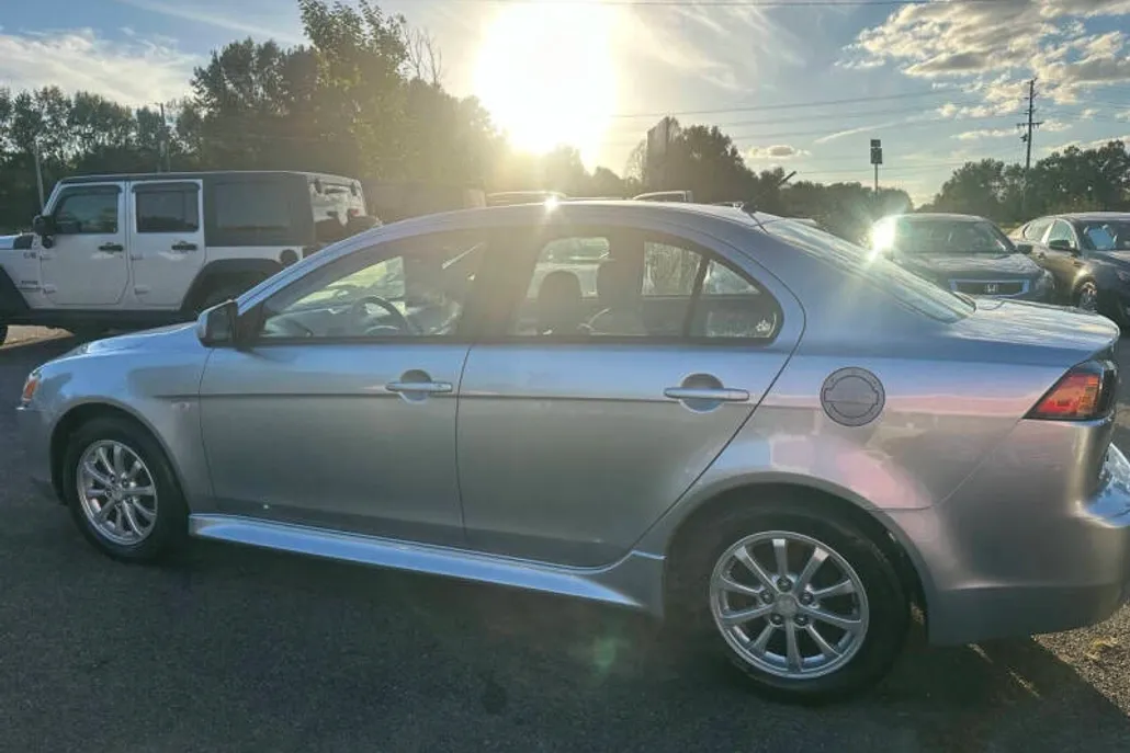 2013 Mitsubishi Lancer ES photo 1