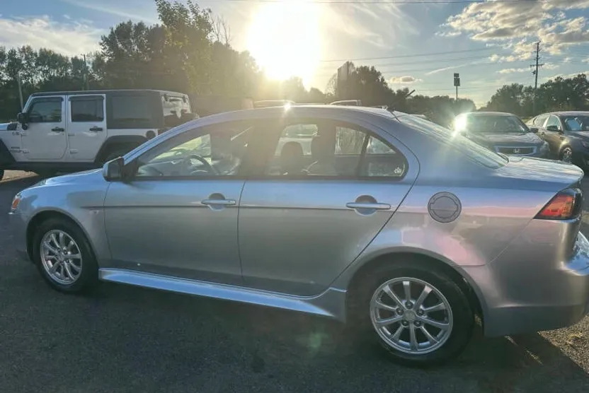 2013 Mitsubishi Lancer ES photo 1
