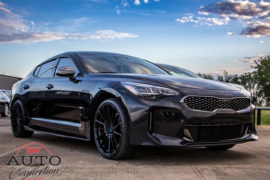 2022 Kia Stinger GT-Line photo 1
