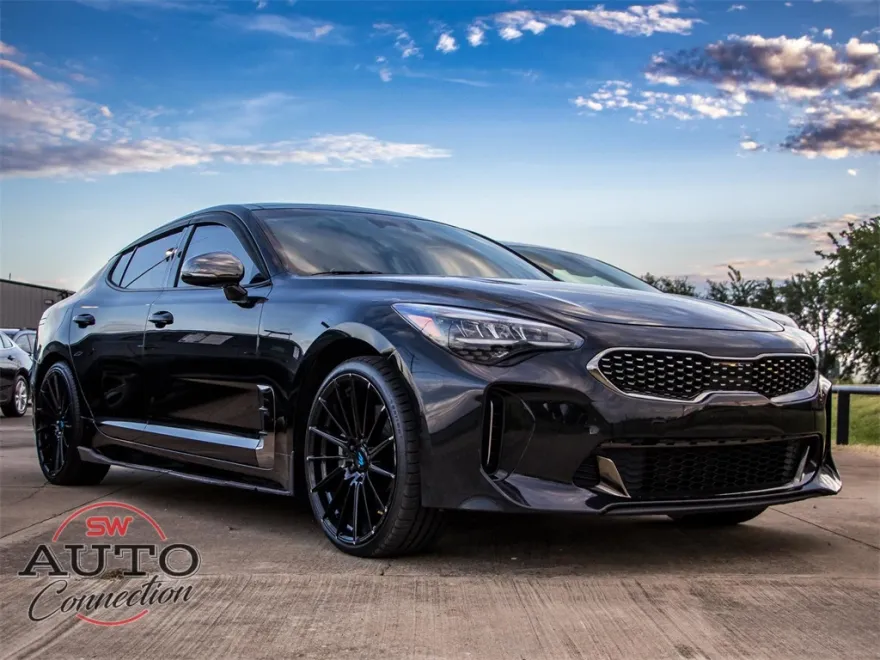 2022 Kia Stinger GT-Line photo 1