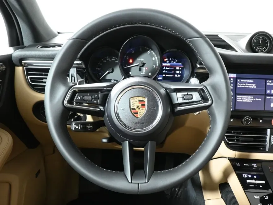 2024 Porsche Macan Base photo 17