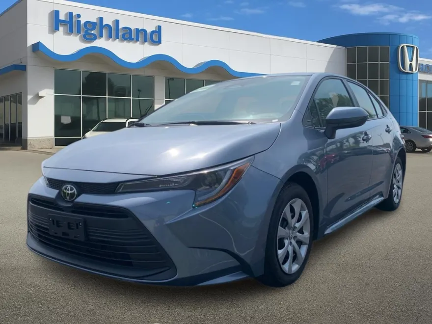 2023 Toyota Corolla LE photo 1