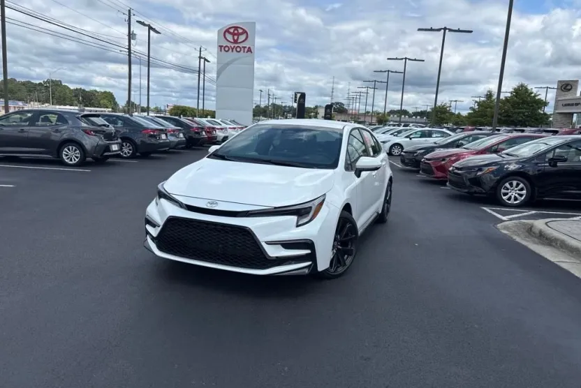 2025 Toyota Corolla SE photo 1