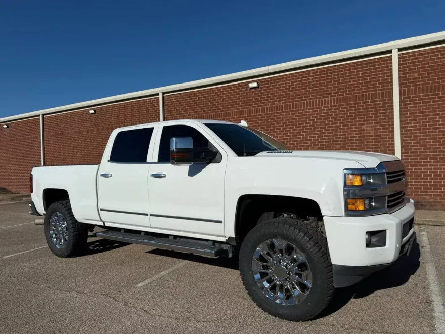 2015 Chevrolet Silverado 2500HD High Country photo 1