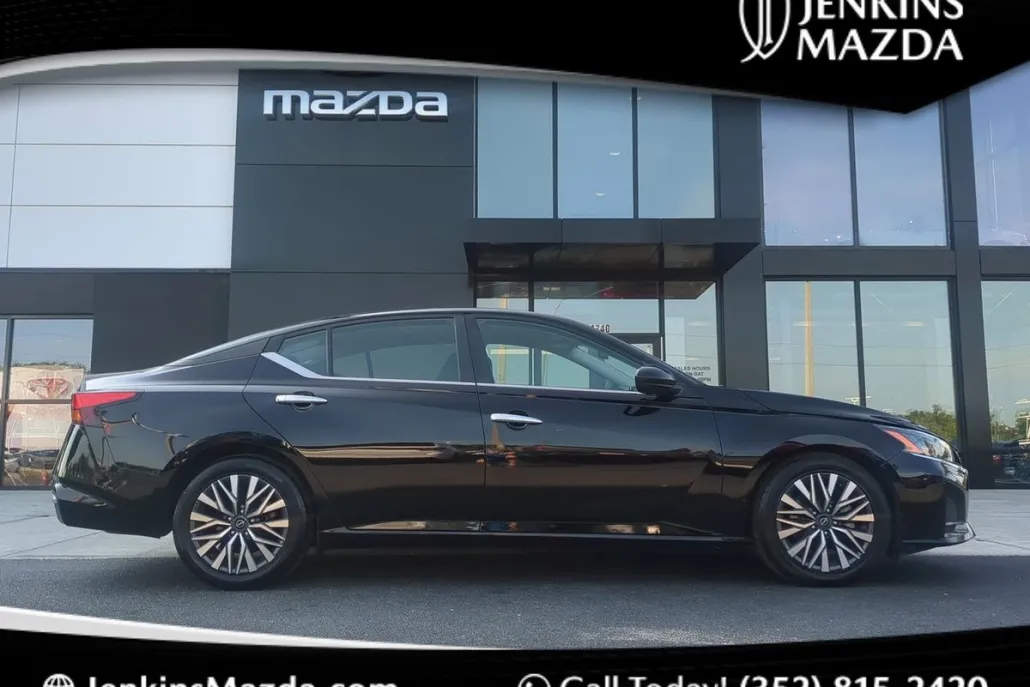 2023 Nissan Altima 2.5 SV photo 1