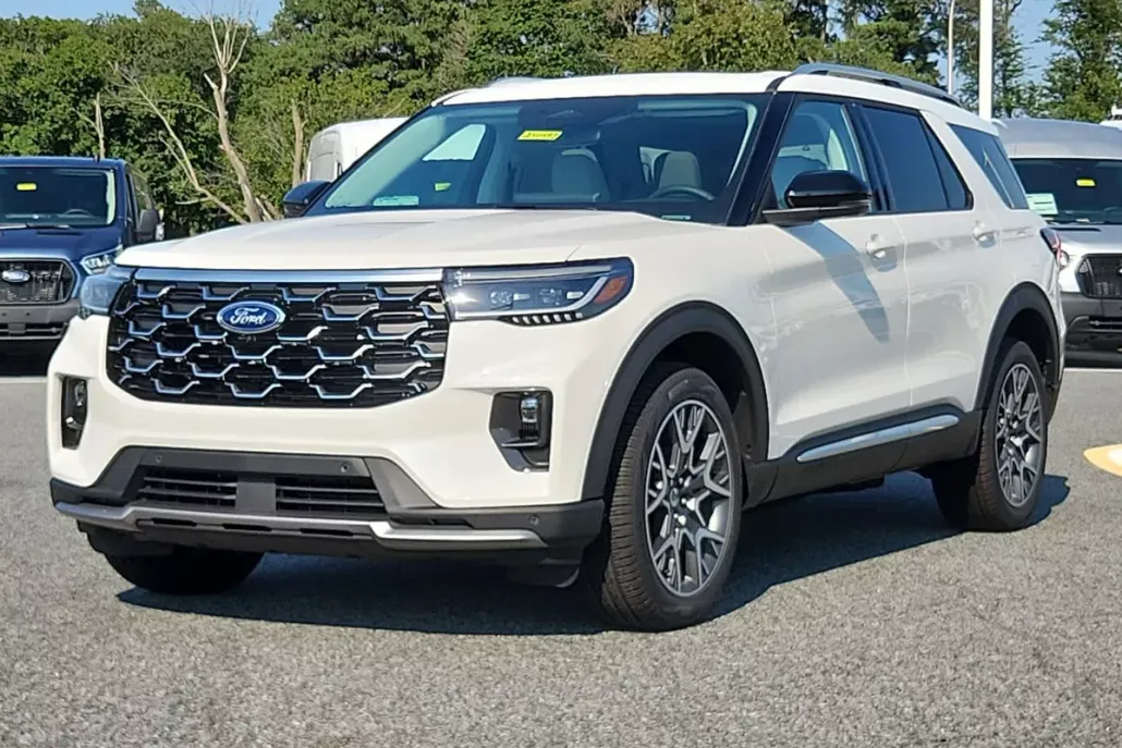 2025 Ford Explorer Platinum photo 1