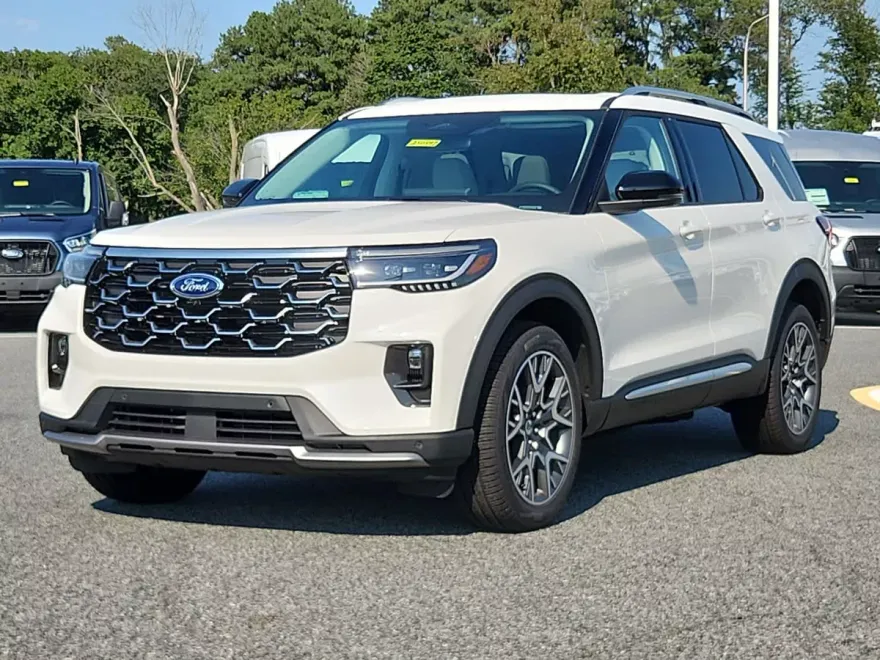 2025 Ford Explorer Platinum photo 1