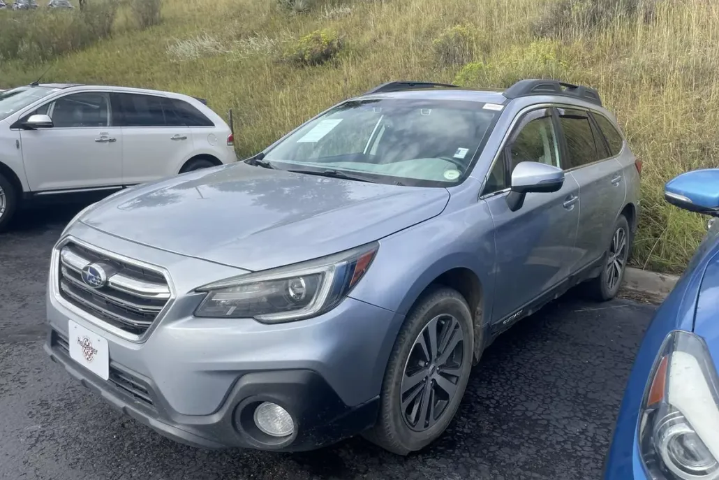 2019 Subaru Outback Limited photo 1