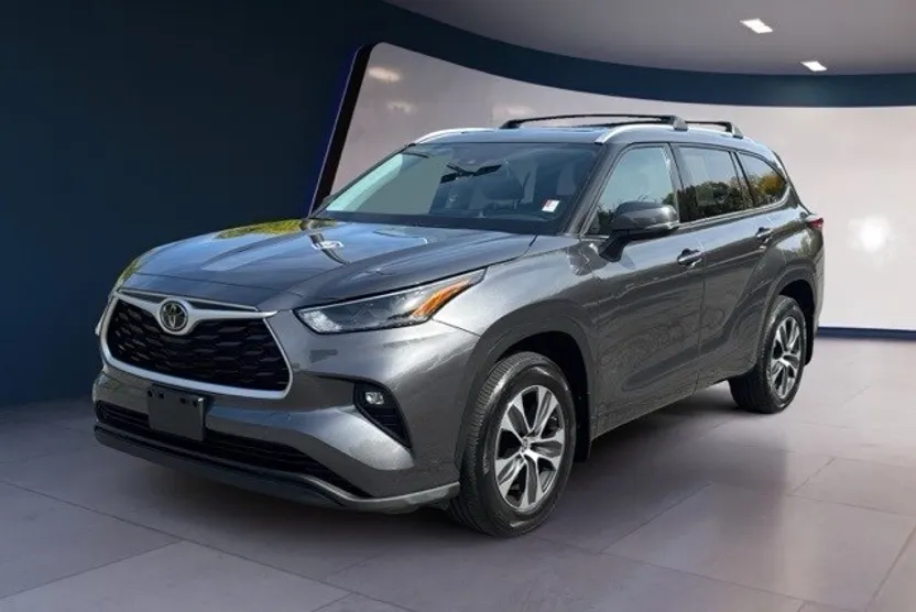 2022 Toyota Highlander XLE photo 1