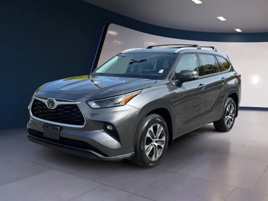 2022 Toyota Highlander XLE photo 1