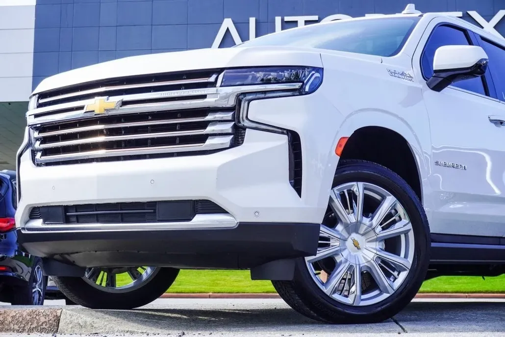2024 Chevrolet Suburban High Country photo 1