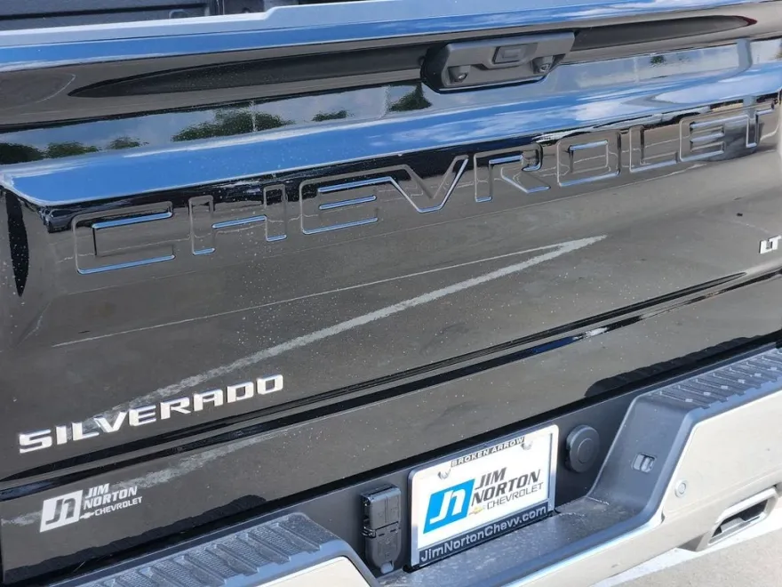 2025 Chevrolet Silverado LT photo 1