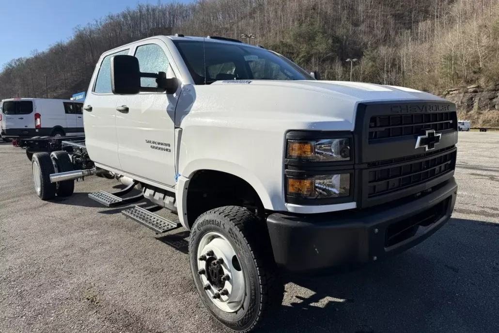 2024 Chevrolet Silverado 6500HD Work Truck photo 1