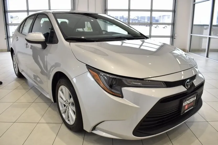 2025 Toyota Corolla LE photo 1