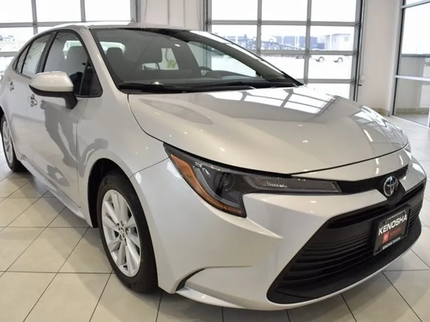 2025 Toyota Corolla LE photo 1