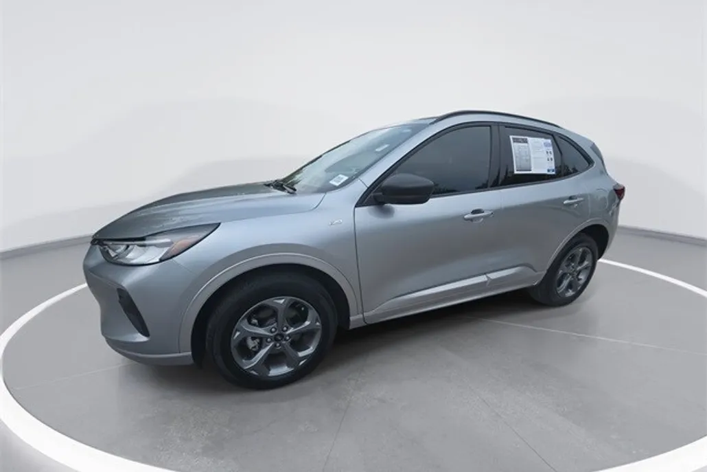2024 Ford Escape ST-Line photo 1