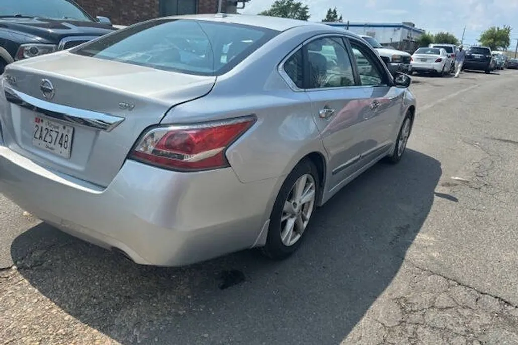 2015 Nissan Altima 2.5 SV photo 1