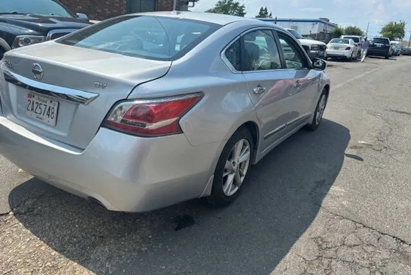 2015 Nissan Altima 2.5 SV photo 1