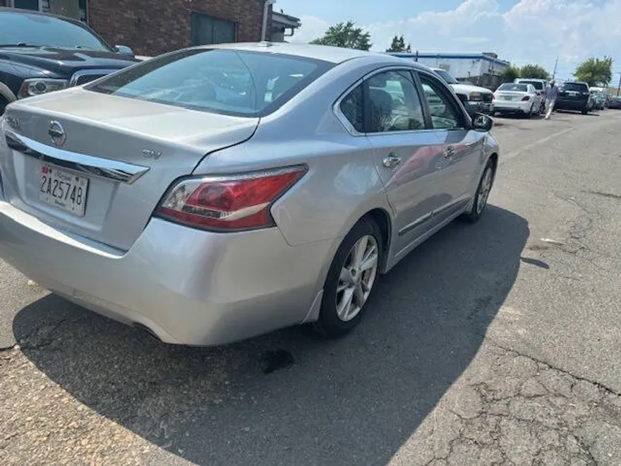 2015 Nissan Altima 2.5 SV photo 1