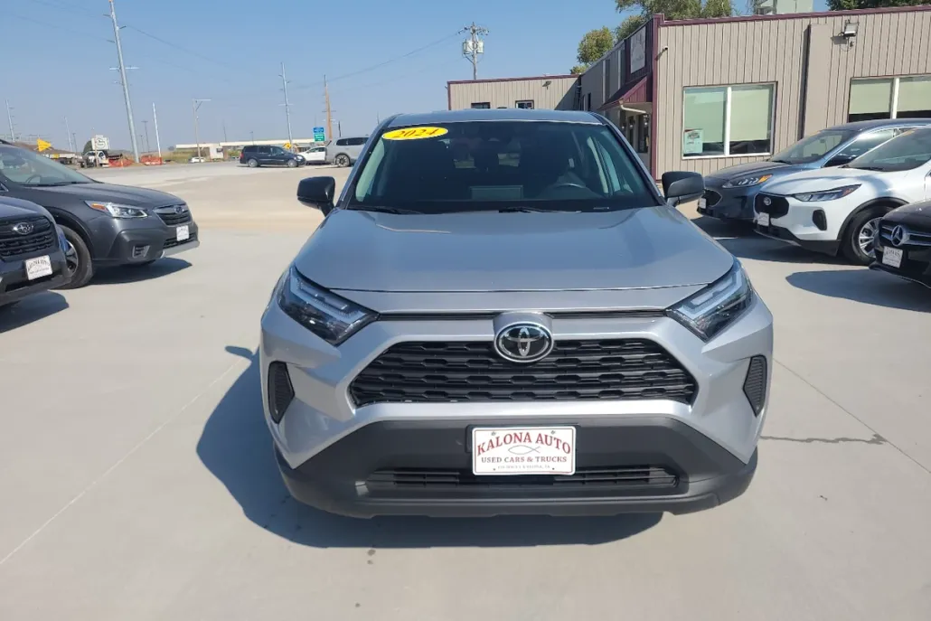 2024 Toyota RAV4 LE photo 1