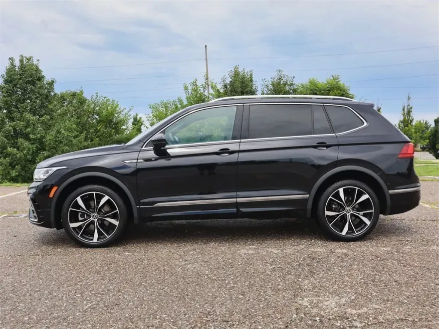 2024 Volkswagen Tiguan SEL R-Line Black photo 1