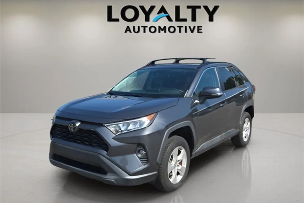 2019 Toyota RAV4 XLE photo 1
