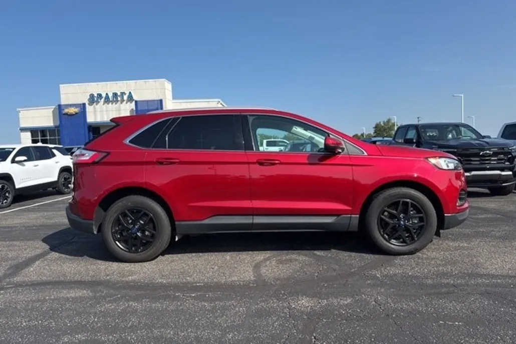 2021 Ford Edge SEL photo 1