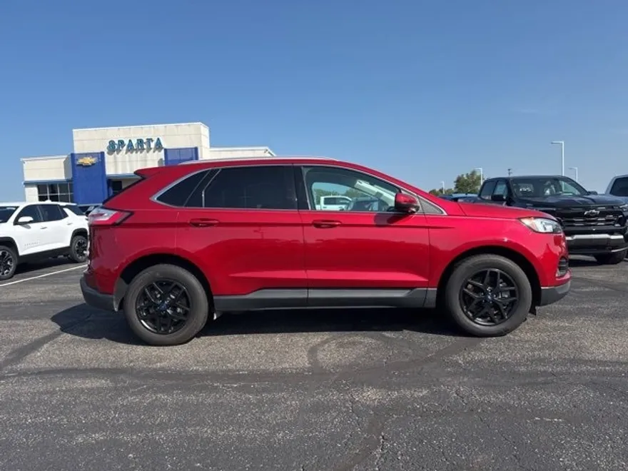 2021 Ford Edge SEL photo 1
