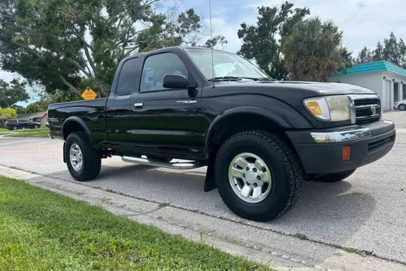 1999 Toyota Tacoma PreRunner V6 photo 1