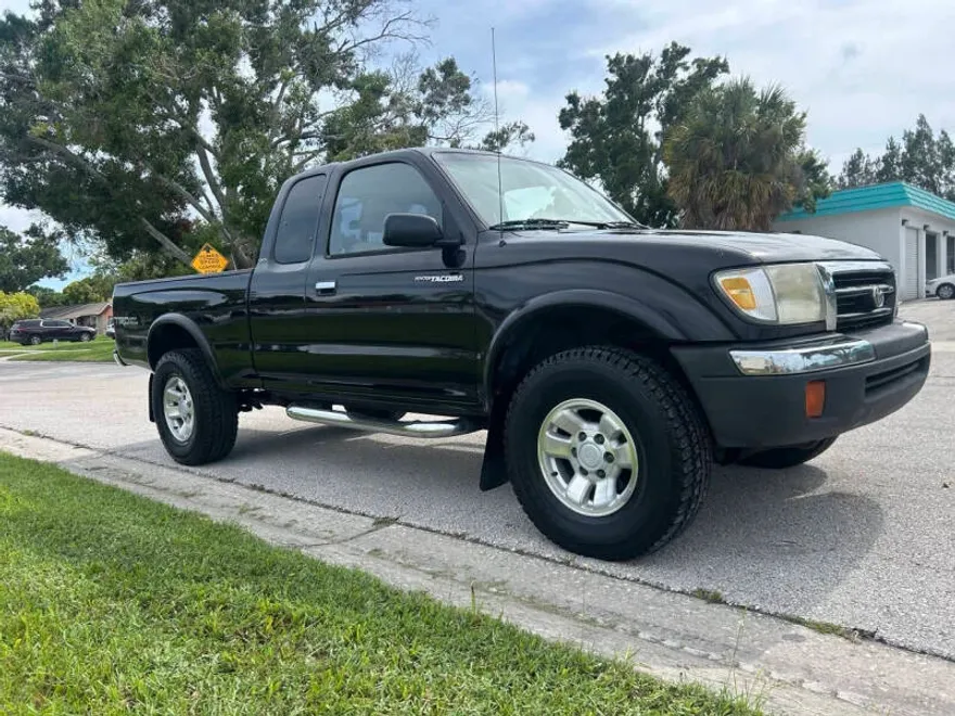 1999 Toyota Tacoma PreRunner V6 photo 1
