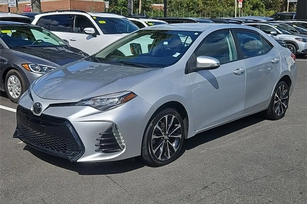 2018 Toyota Corolla SE photo 1
