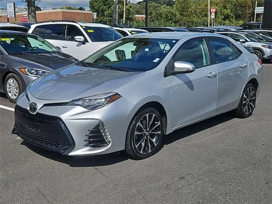 2018 Toyota Corolla SE photo 1