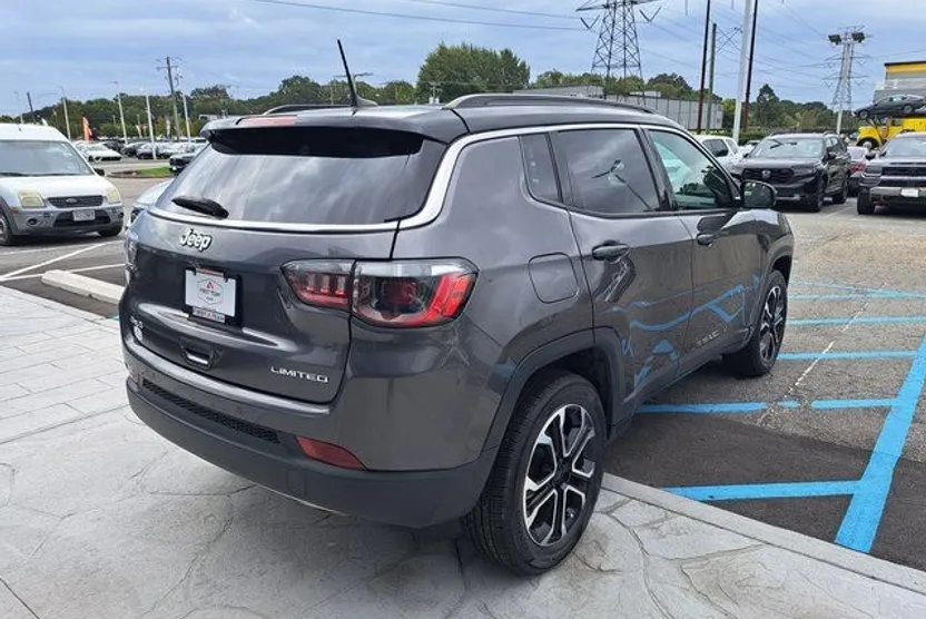 2023 Jeep Compass Limited photo 1