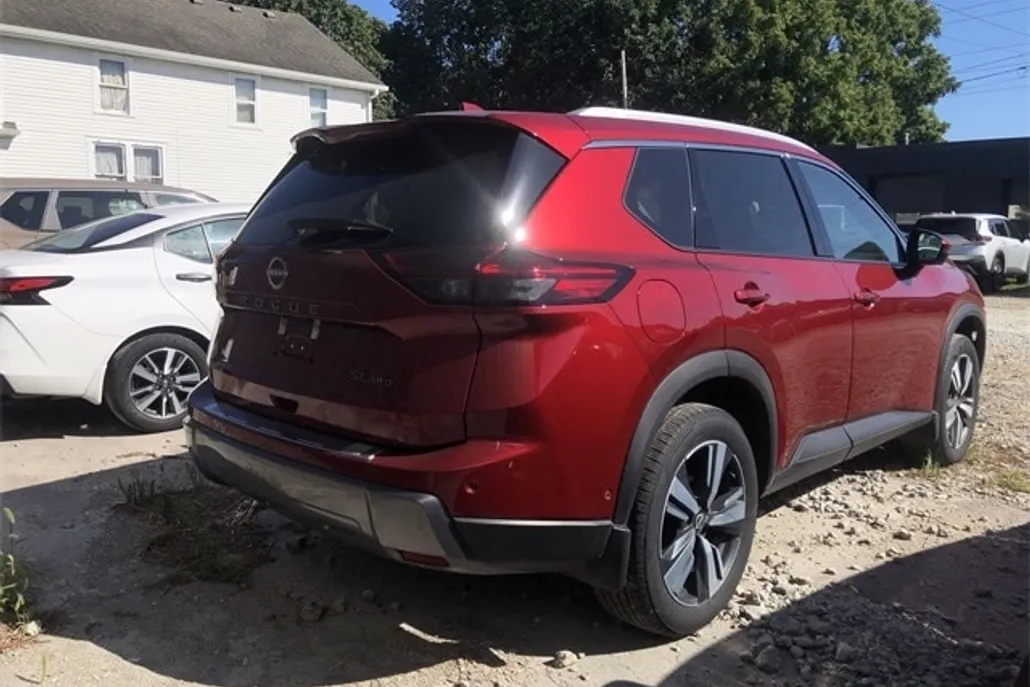 2024 Nissan Rogue SL photo 1